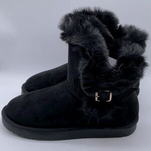 New in Box Eva & Zoe fur lined ankle boots.  Size 9